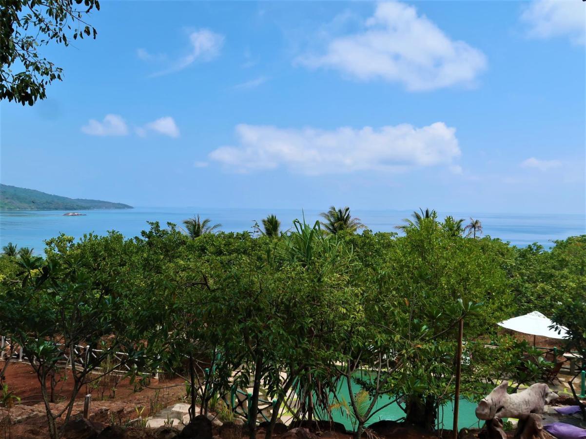 Breve Azurine Lagoon Resort Karimunjawa Exterior foto
