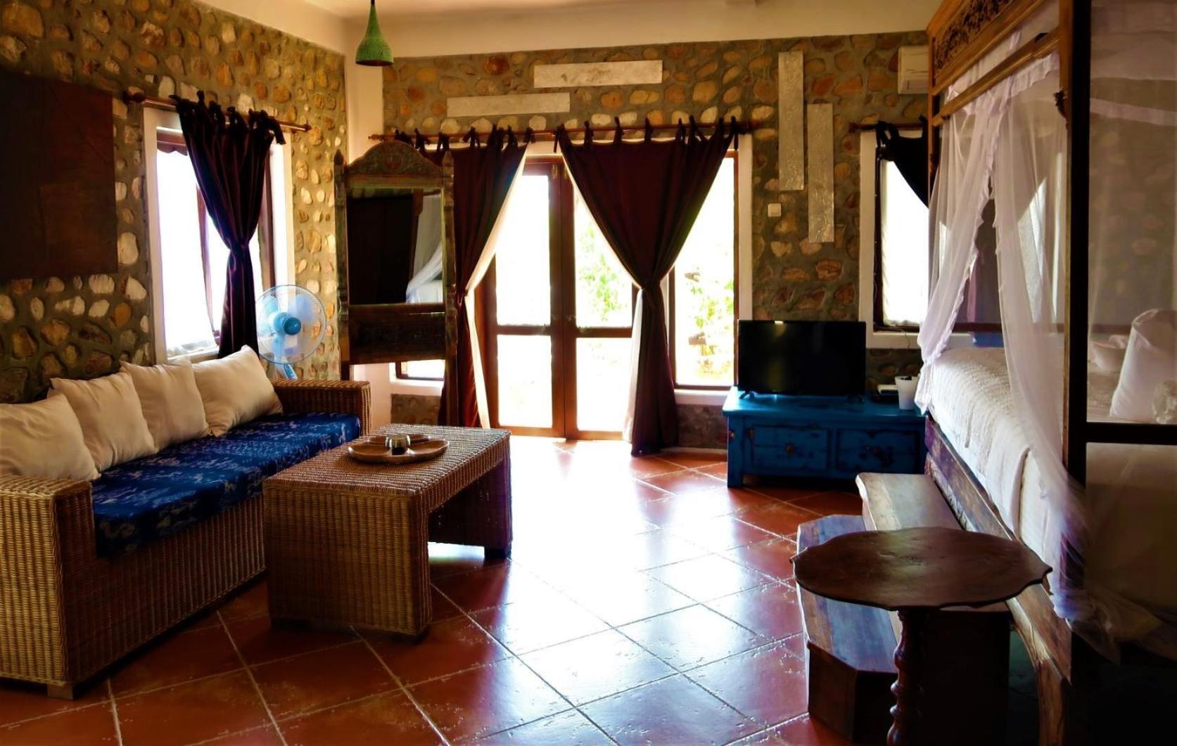Breve Azurine Lagoon Resort Karimunjawa Exterior foto