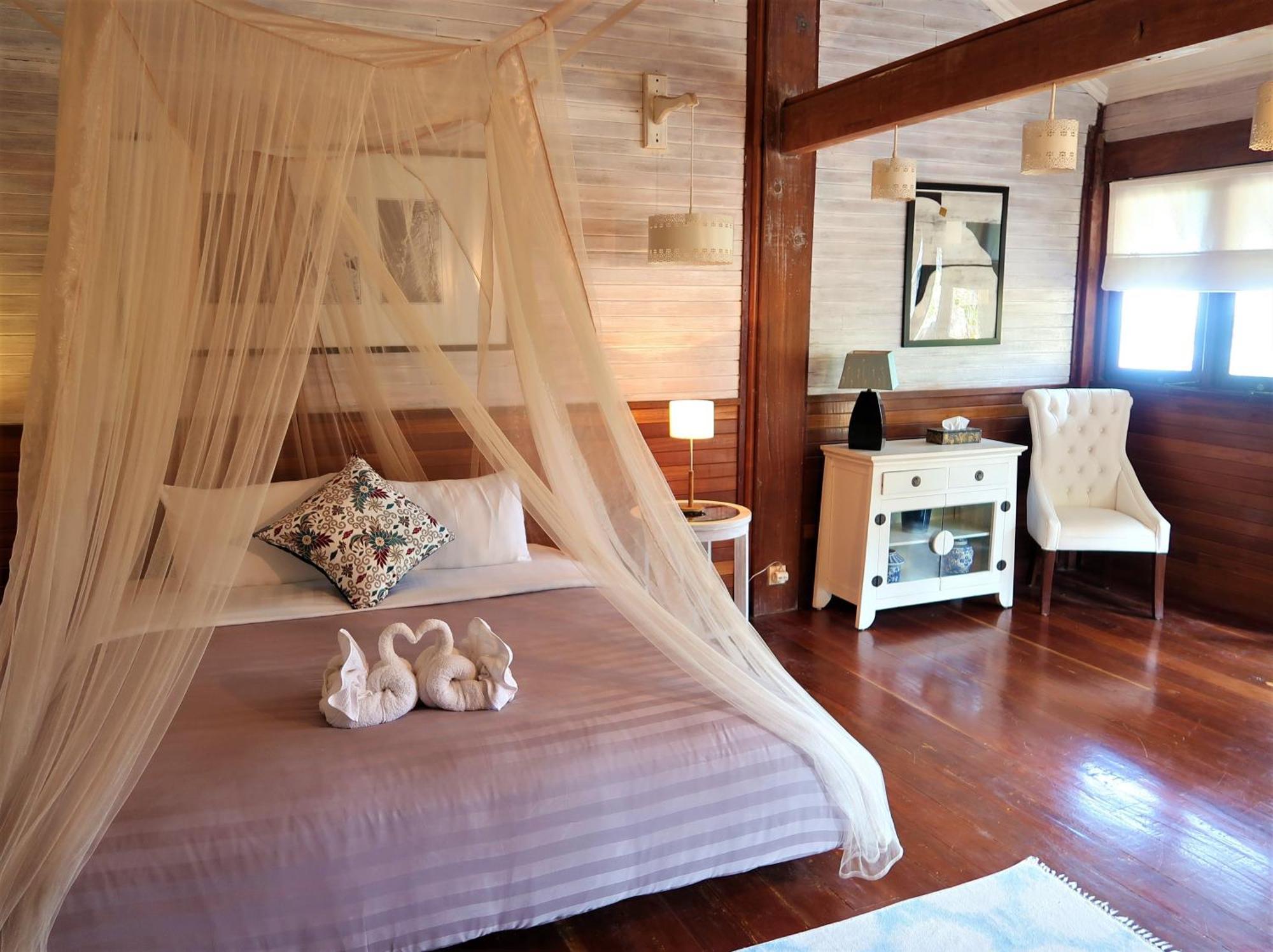 Breve Azurine Lagoon Resort Karimunjawa Exterior foto