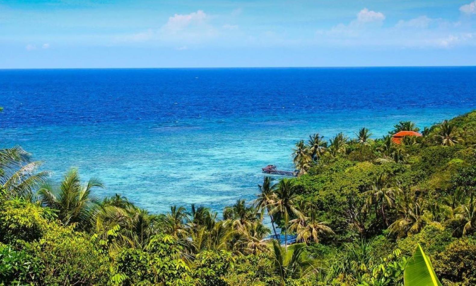 Breve Azurine Lagoon Resort Karimunjawa Exterior foto