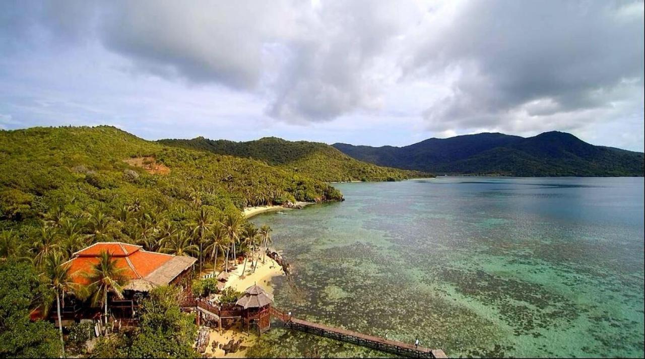 Breve Azurine Lagoon Resort Karimunjawa Exterior foto